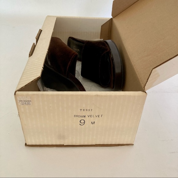 Vintage 90’s Chocolate Brown🤎Velvet Heels - Picture 5 of 6